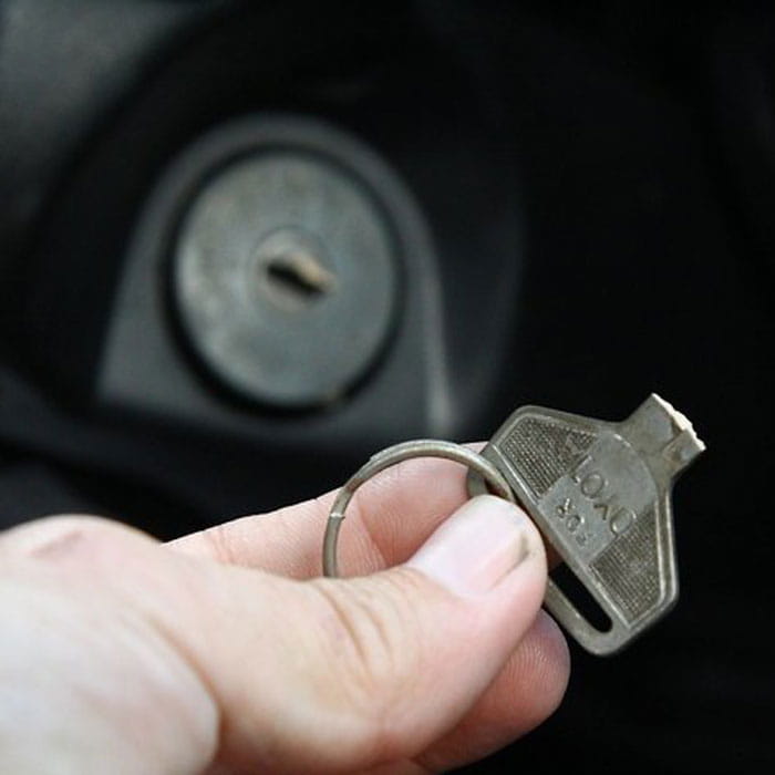 Auto broken key extraction Portland locksmith